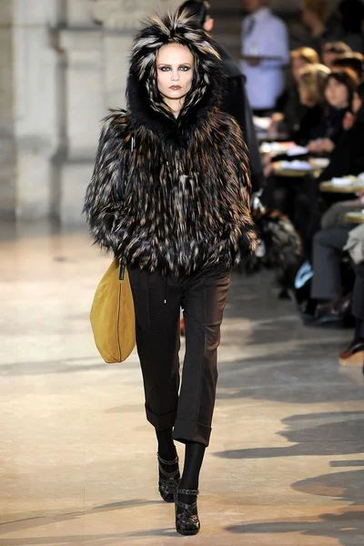Look 17